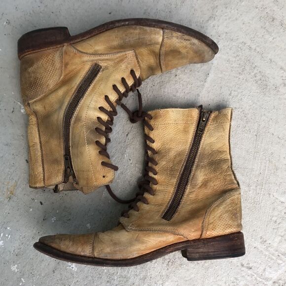 Distressed Bed/Stu boots - Picture 2 of 9
